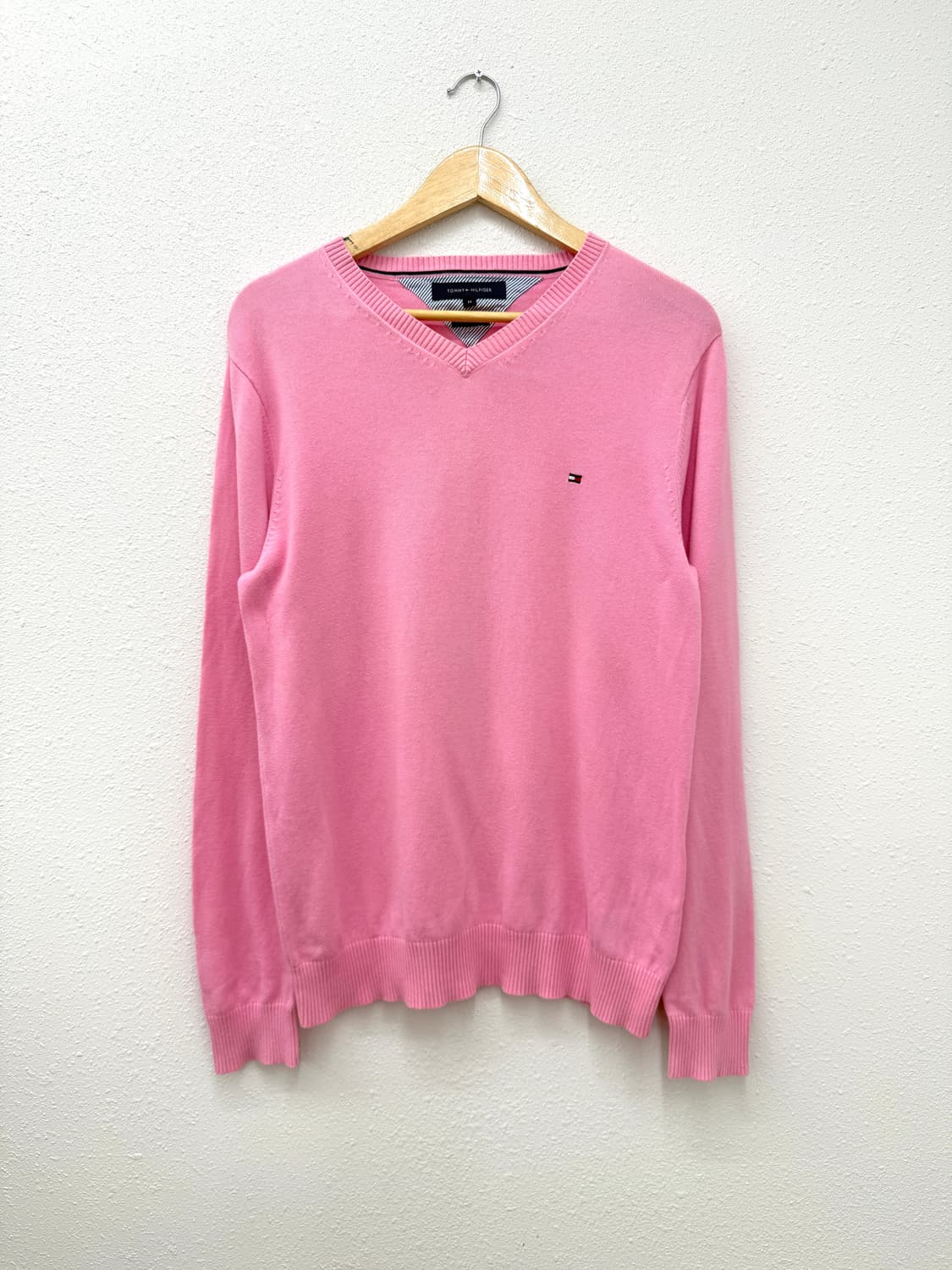 타미힐피거 브이넥 니트 연핑크 스웨터 상품이미지1