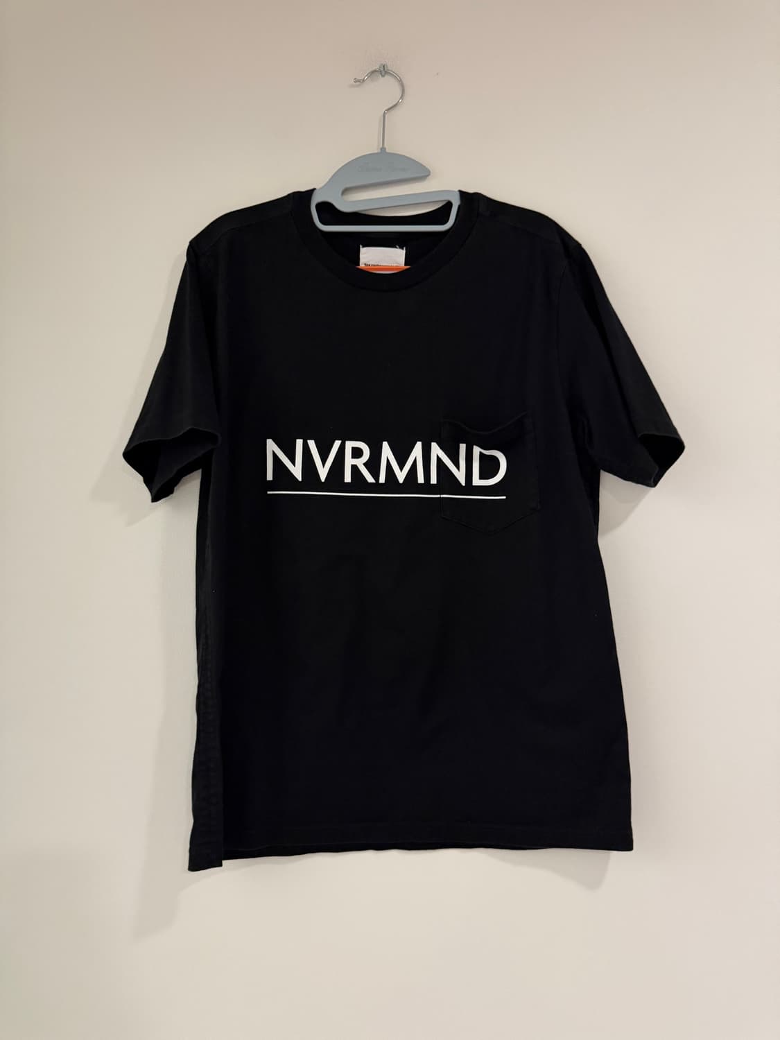 NVRMIND (네버마인드) 더 솔로이스트 블랙 반팔 티셔츠 상품이미지1