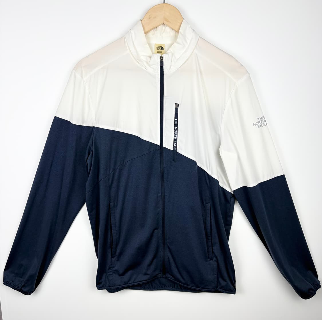 노스페이스 배색 바람막이 상품이미지1