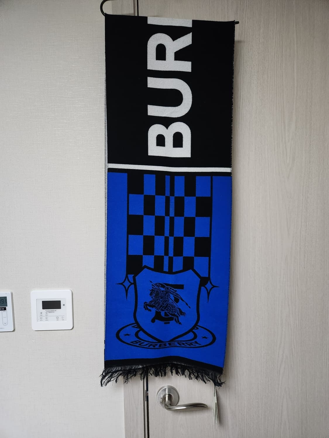 버버리 풋볼 머플러 새상품 유일매물 유니섹스 상품이미지1