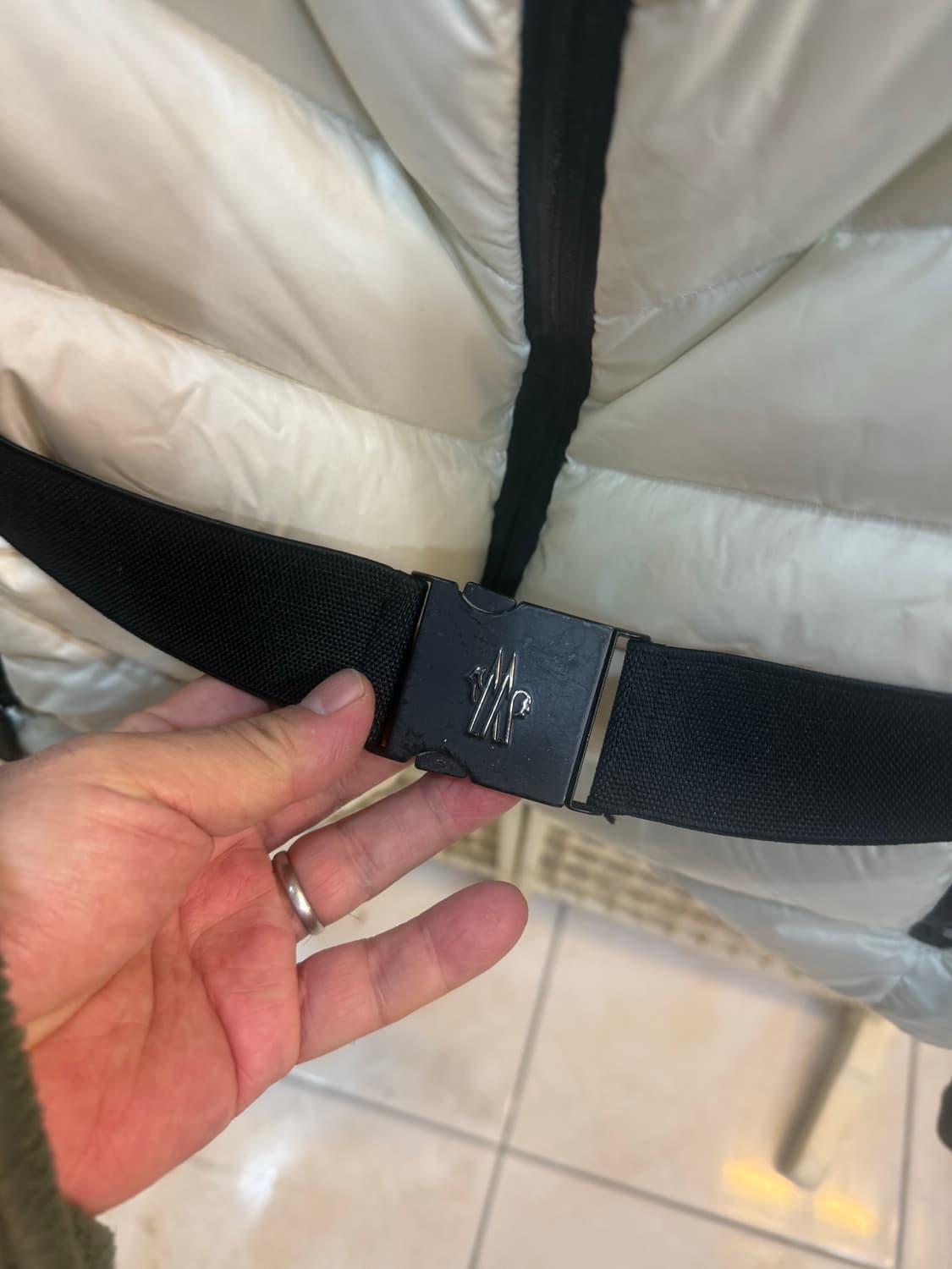 2/55-66 정품 몽클레어 그렉노블 패딩 팝니다 상품이미지2