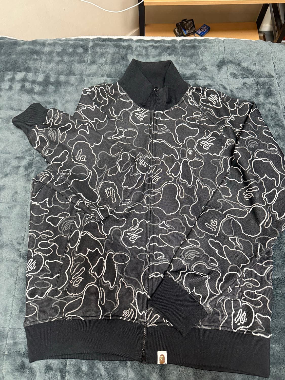 베이프 네온 카모 자카드 트랙탑  상품이미지2