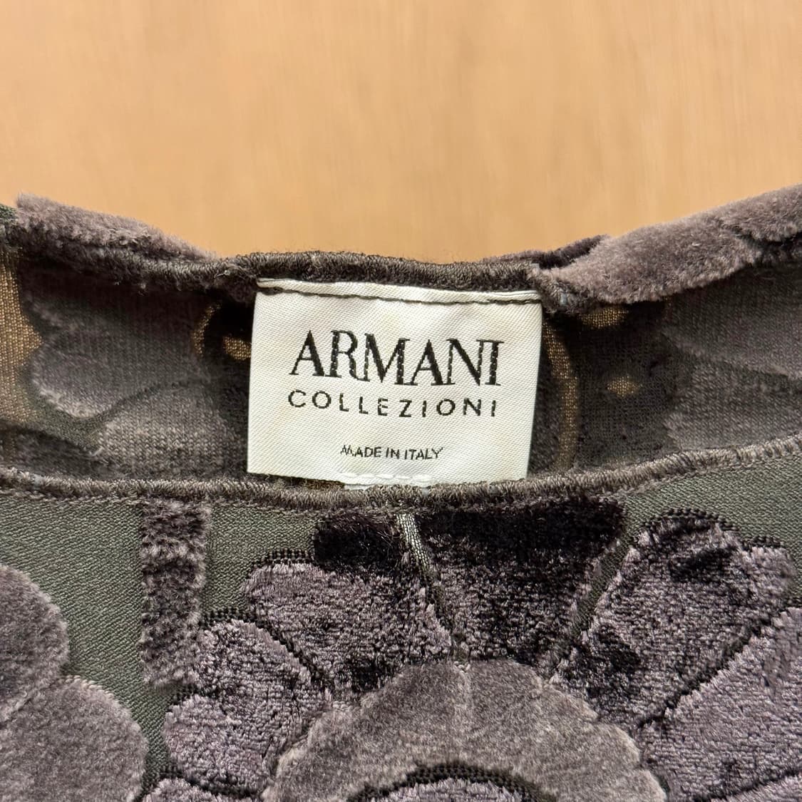 아르마니 콜레지오니 벨벳 플로킹 시스루 반팔 탑 슬림핏 블랙 상품이미지7