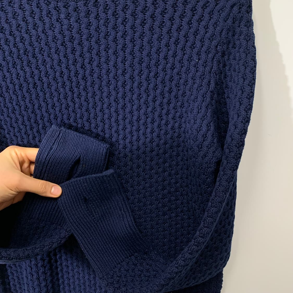 코스 핑거홀 라운드 니트 상품이미지3