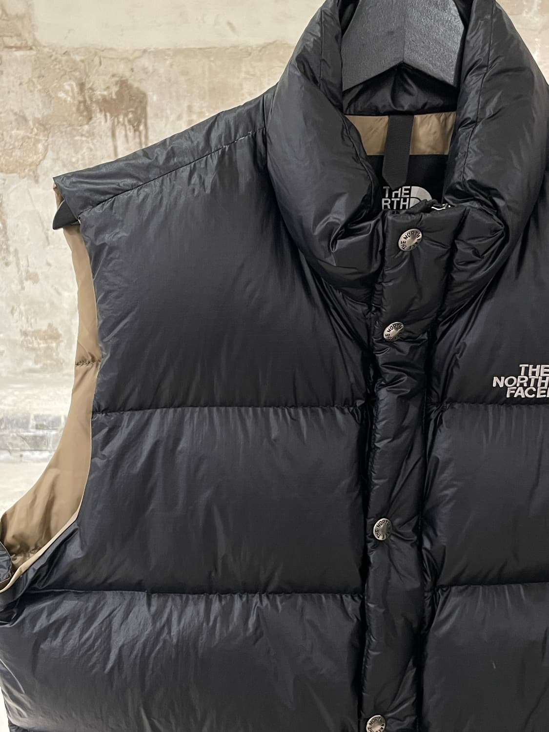 노스페이스 블랙 눕시 700 덕 다운 패딩 베스트 상품이미지2