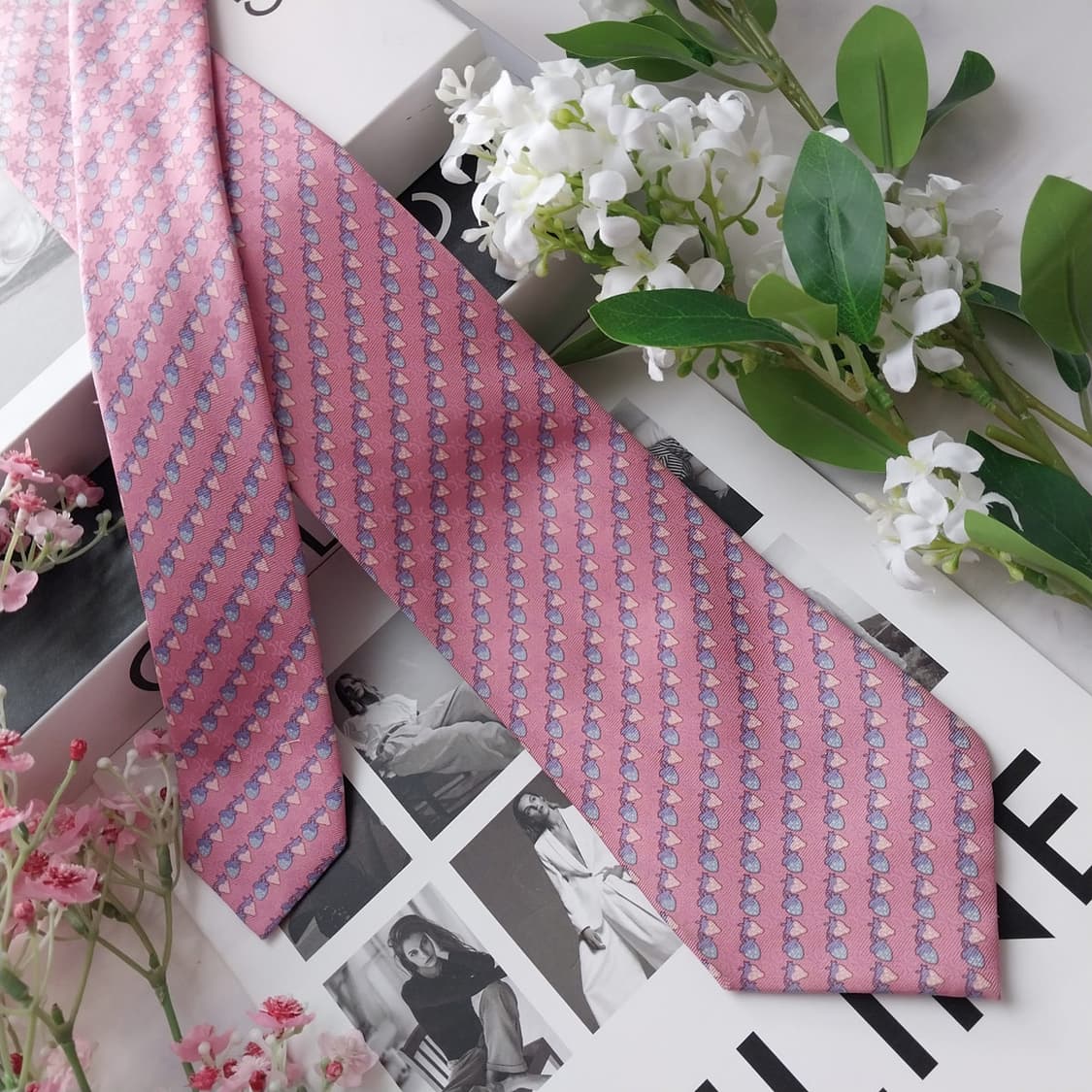 셀린느 핑크 딸기 모티브 패턴 넥타이 8.9cm A+~A등급 K2436
 상품이미지3