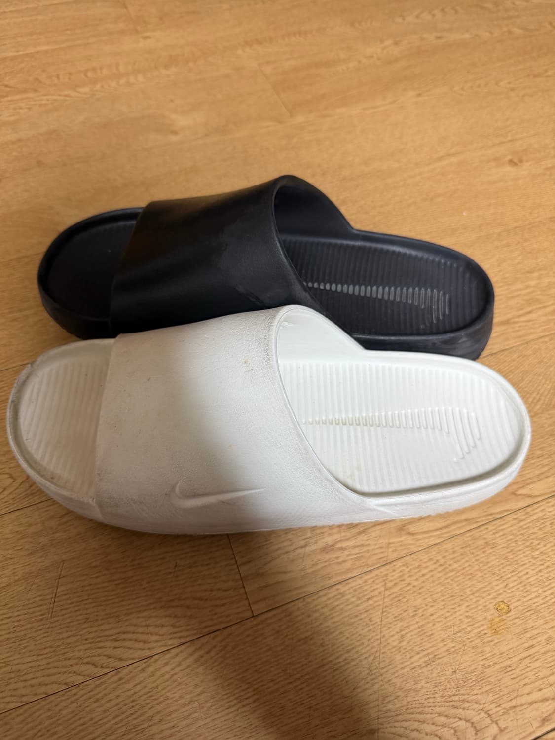 나이키 캄 슬라이드 블랙,화이트 미스매치 상품이미지1