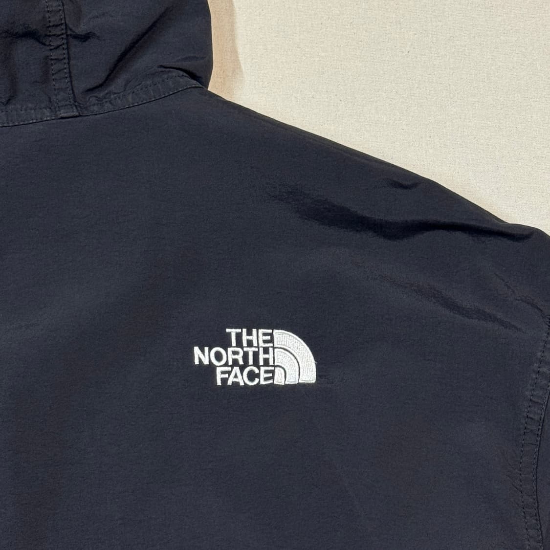 XL) 노스페이스 센터로고 바람막이 자켓 블랙 상품이미지7