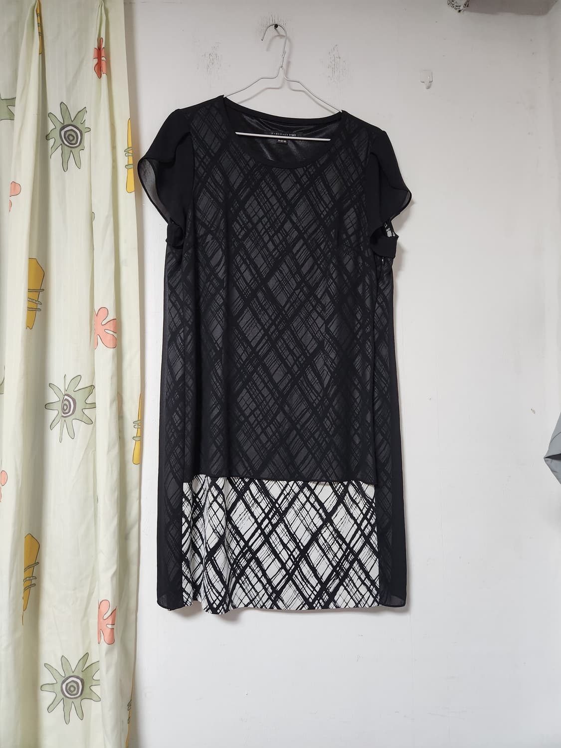 VIKI 블랙 체크 패턴 쉬폰 원피스66~77 상품이미지1