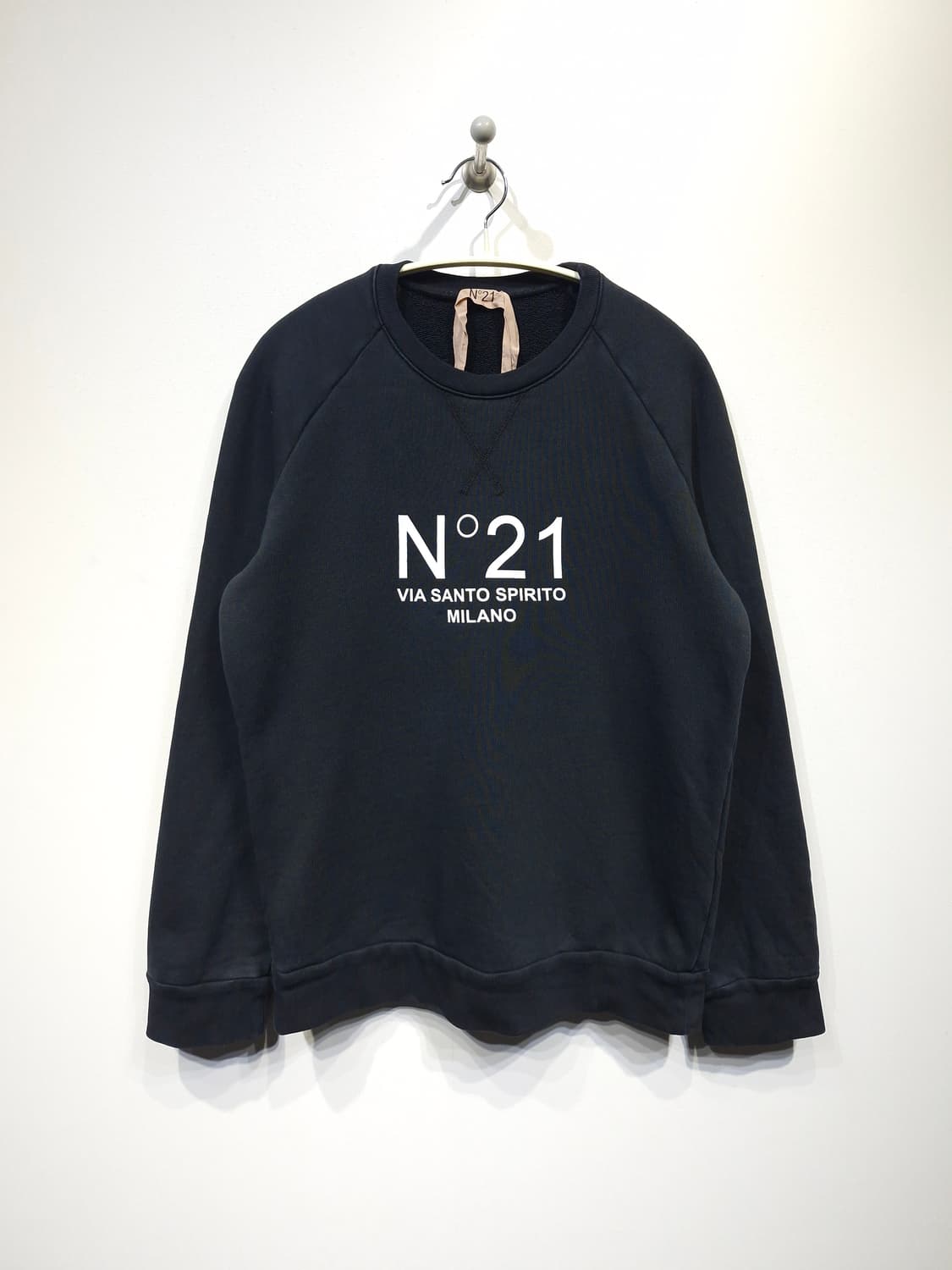 넘버투애니원(N21) 누메로벤투노 블랙 맨투맨 상품이미지4