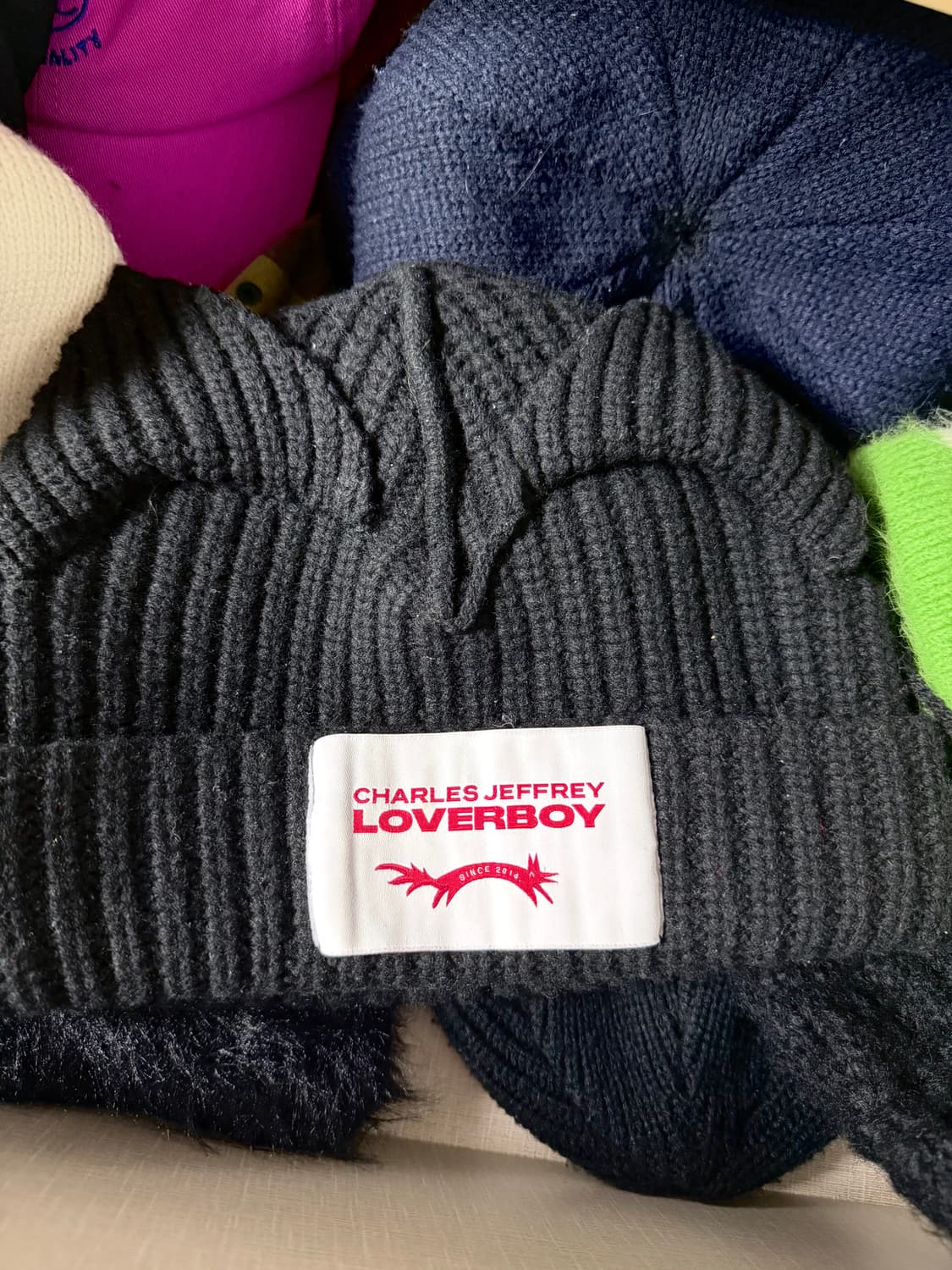 LOVERBOY BEANIE BLACK 상품이미지2