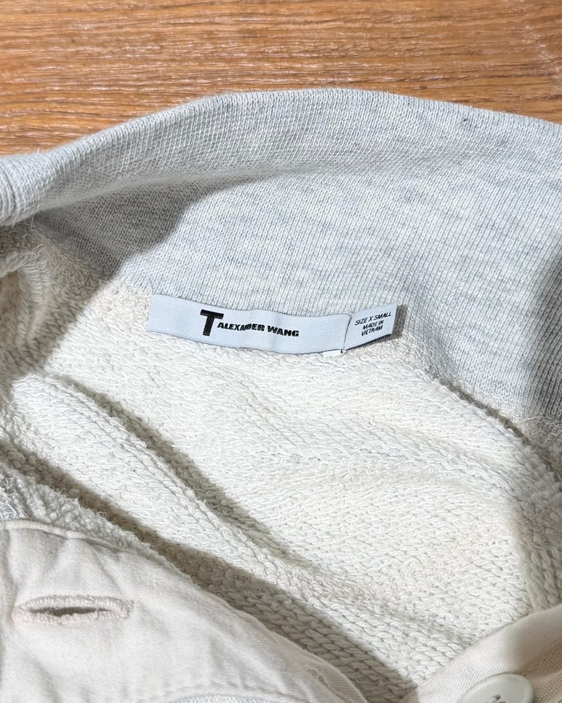 티 바이 알렉산더 왕 라이트 그레이 하이넥 크롭 스웻셔츠 상품이미지7
