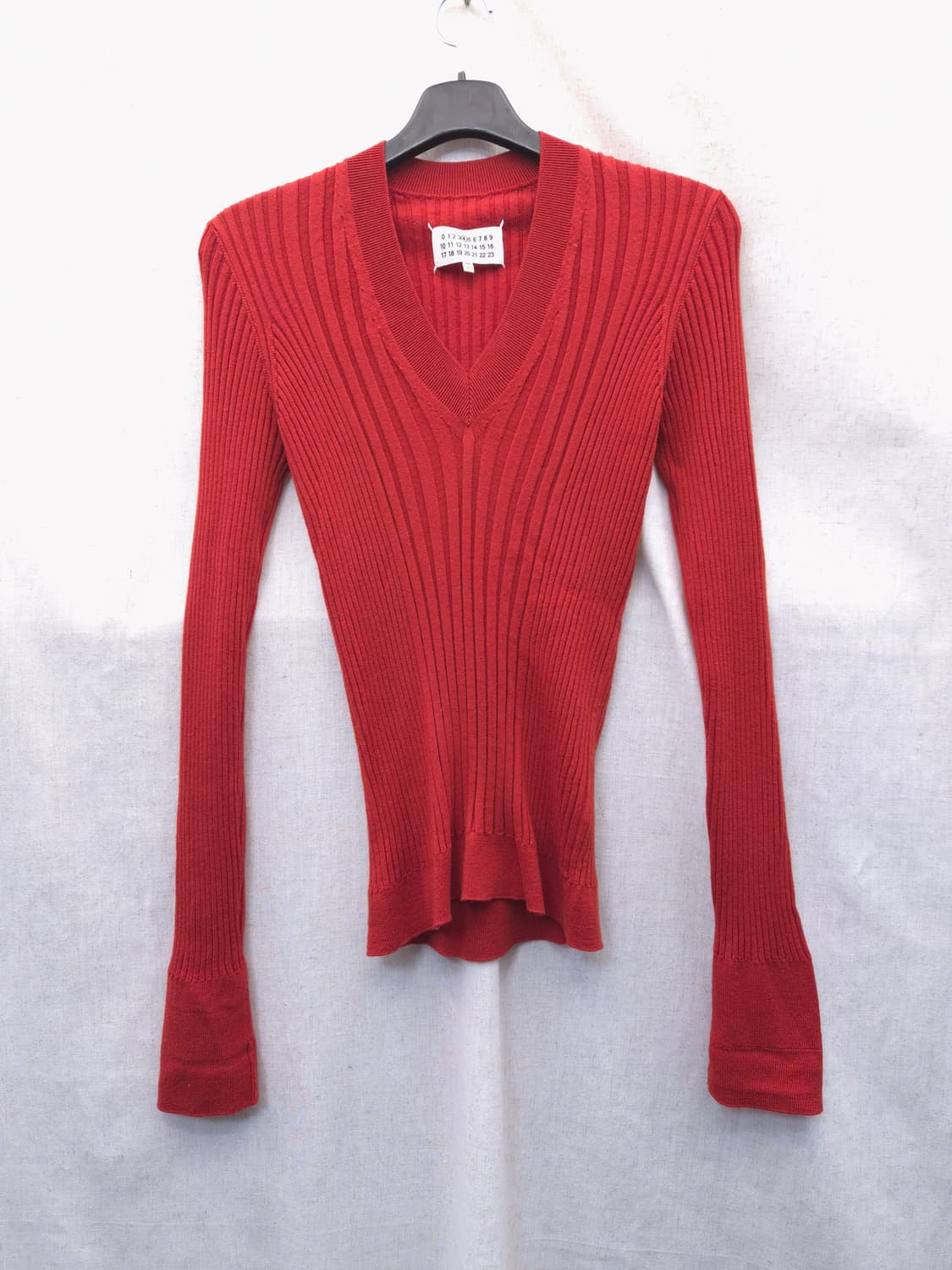마르지엘라 V넥 골지 니트 다홍 M 상품이미지1