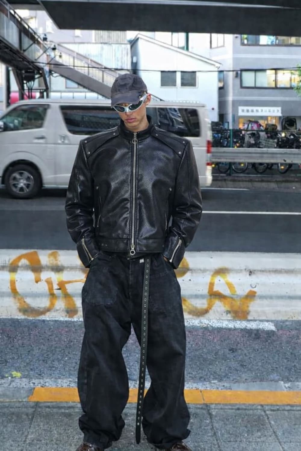 파워숄더 지퍼 디테일 레더 봄버 자켓 상품이미지1