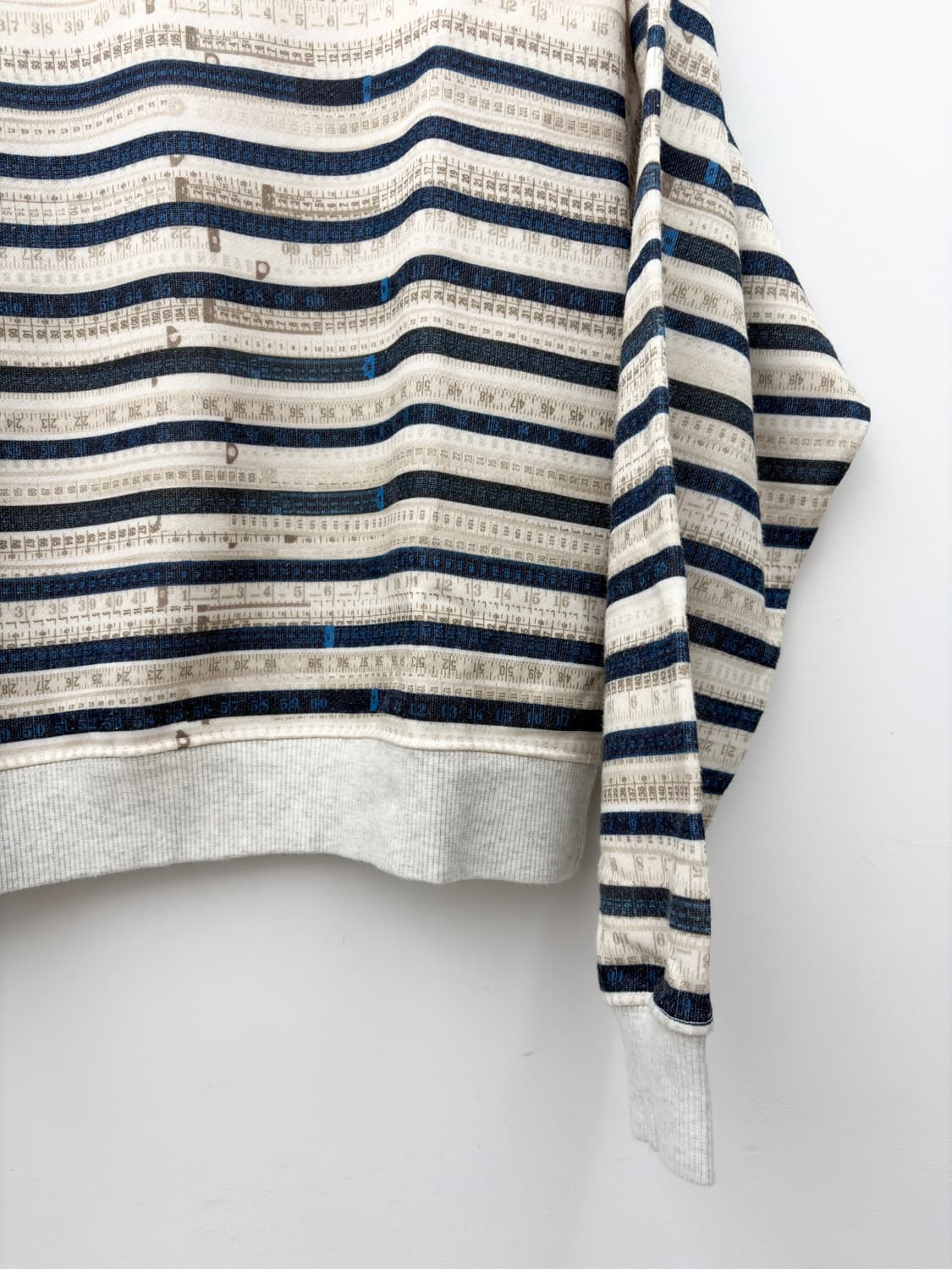 RULER PRINTED SWEATSHIRT 상품이미지3