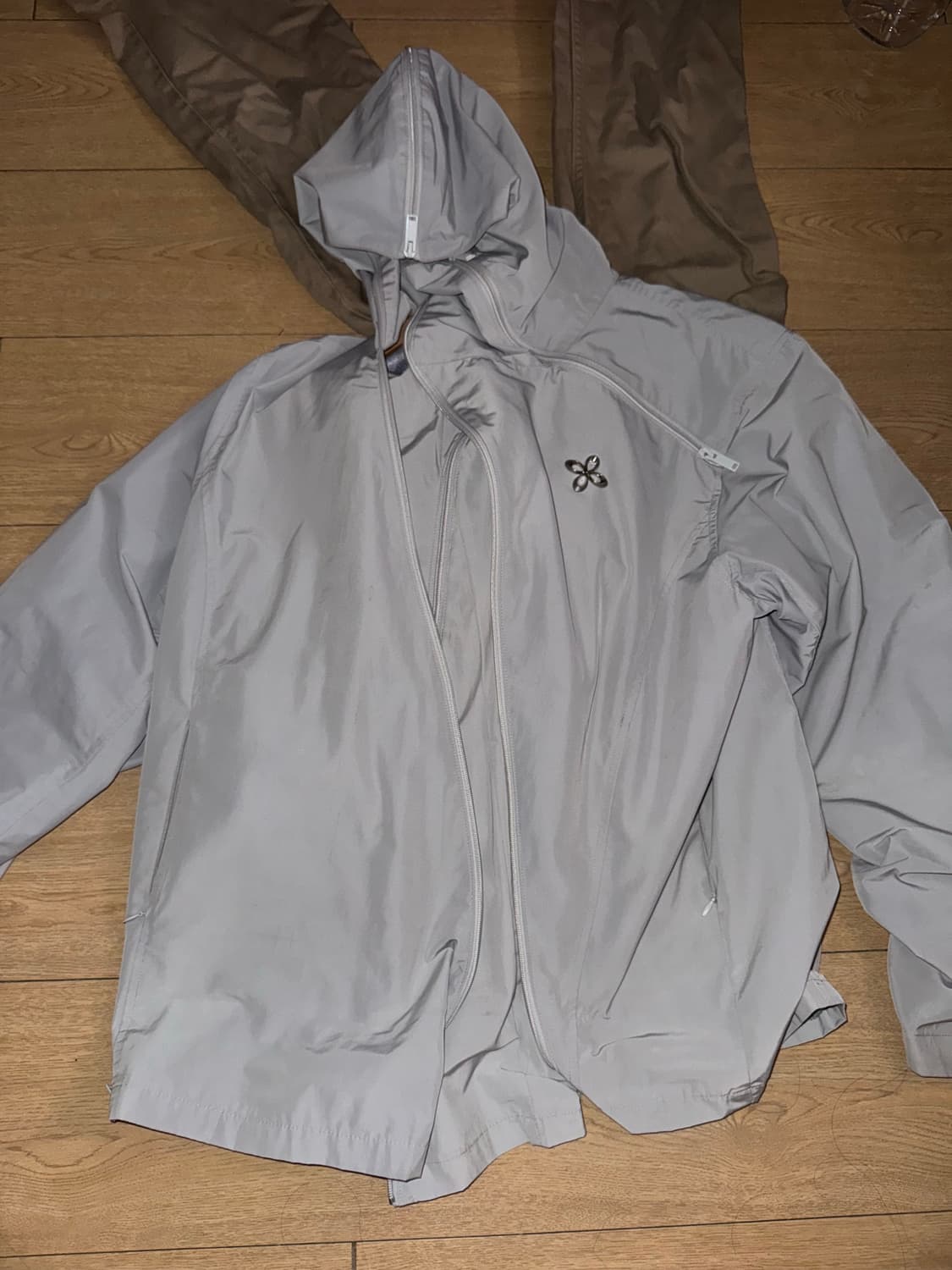 써저리 테크니컬 자켓 판매합니다! 상품이미지2