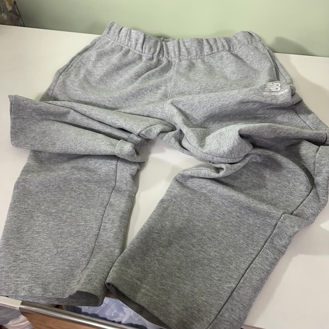 XL 뉴발란스 그레이 기본로고 레귤러핏 밴딩 스웻팬츠 상품이미지3