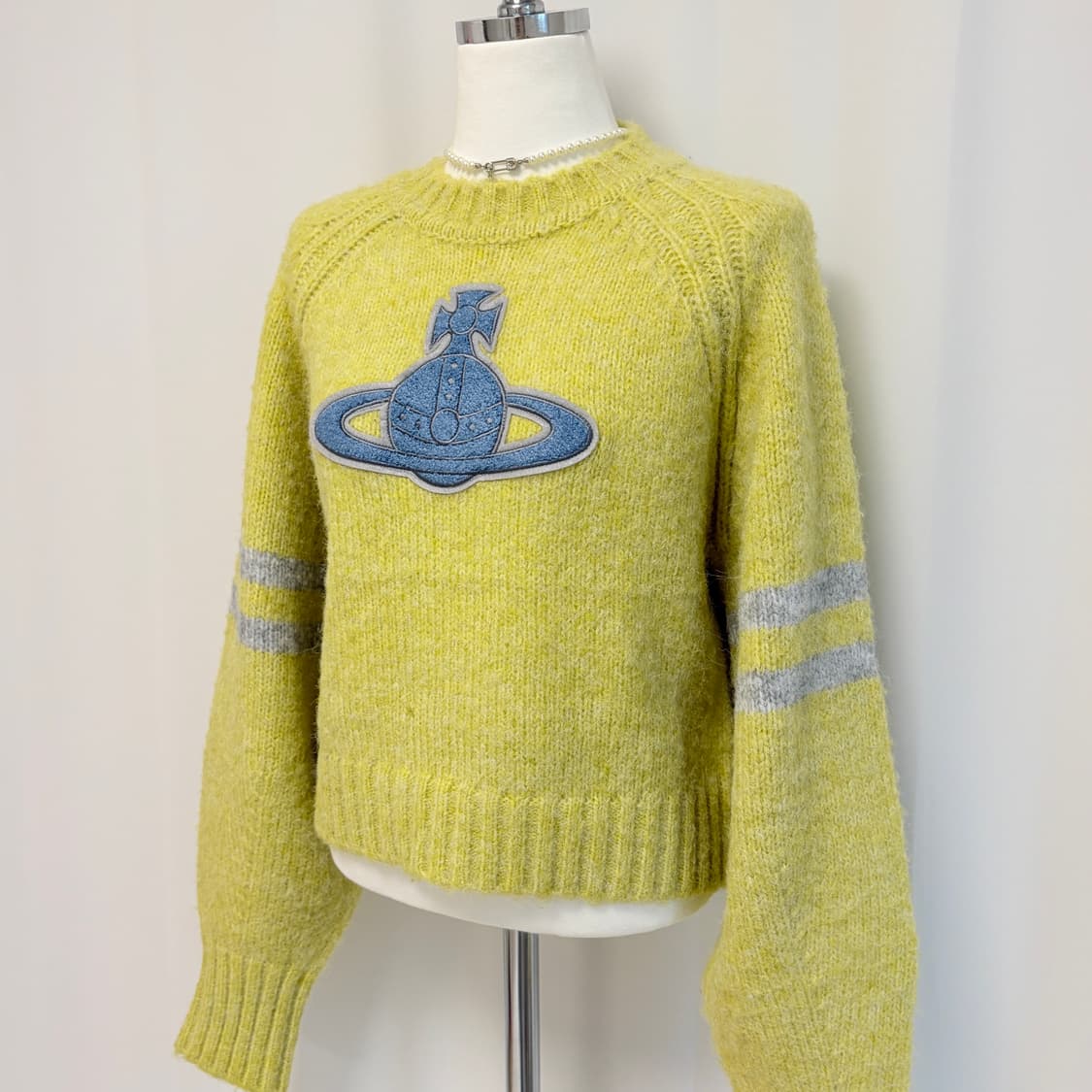 새상품 비비안웨스트우드 ORB 패치 울 스웨터-옐로우 상품이미지6
