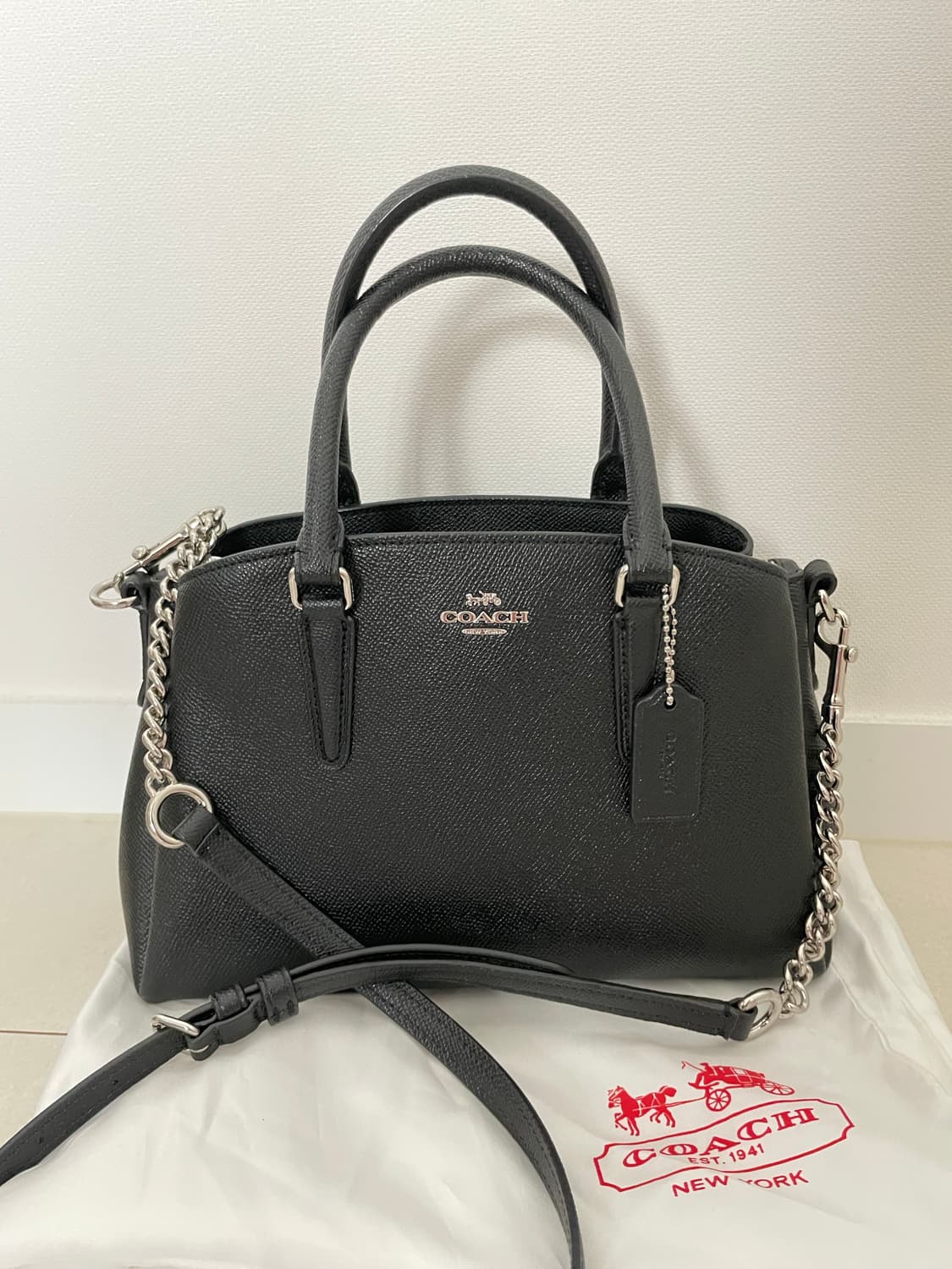 (새제품) 코치 블랙 미니 숄더백 + 더스트백 상품이미지1
