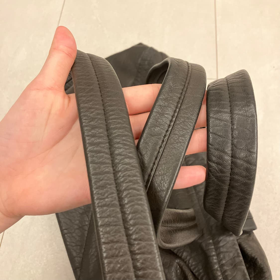 KUHO 체스넛 브라운 가죽 토트백 겸 숄더백 상품이미지4