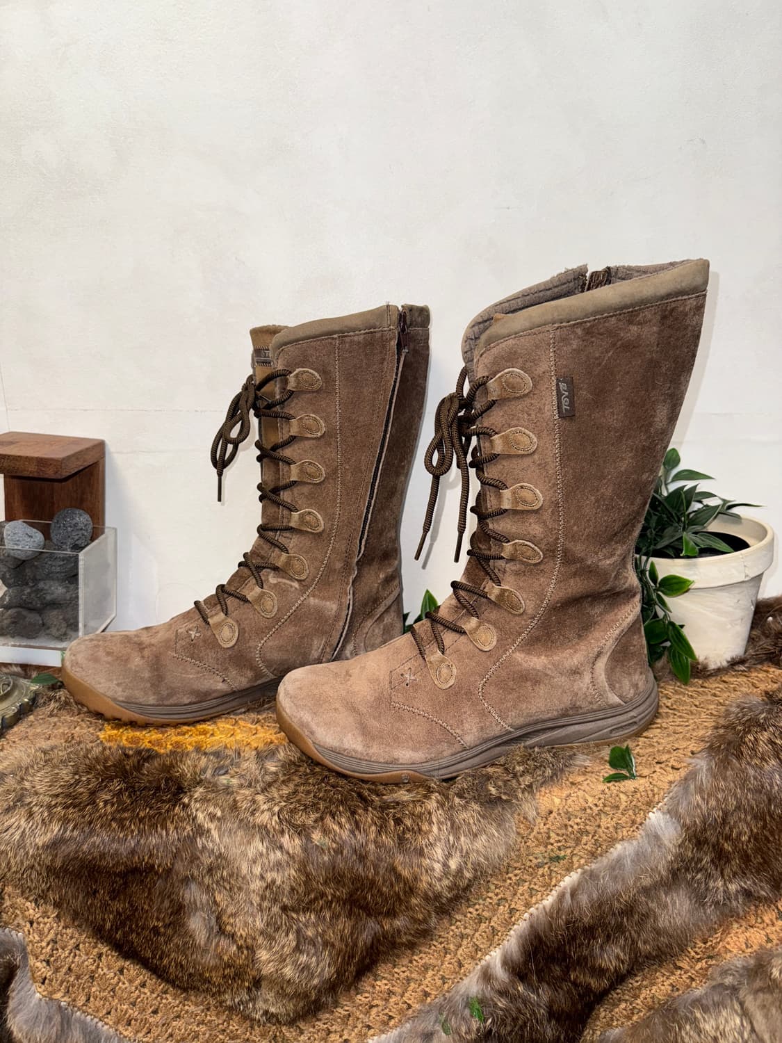 Thinsulate brown suede laceup boots 상품이미지3