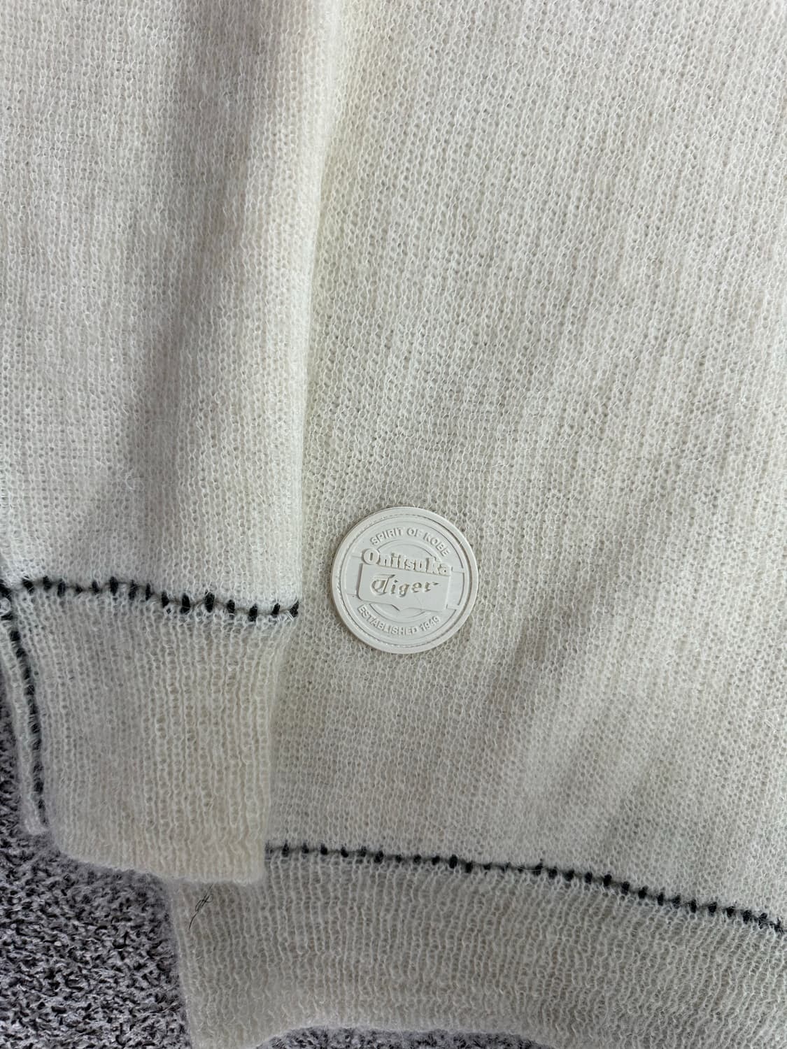 오니츠카타이거 니트 상품이미지3