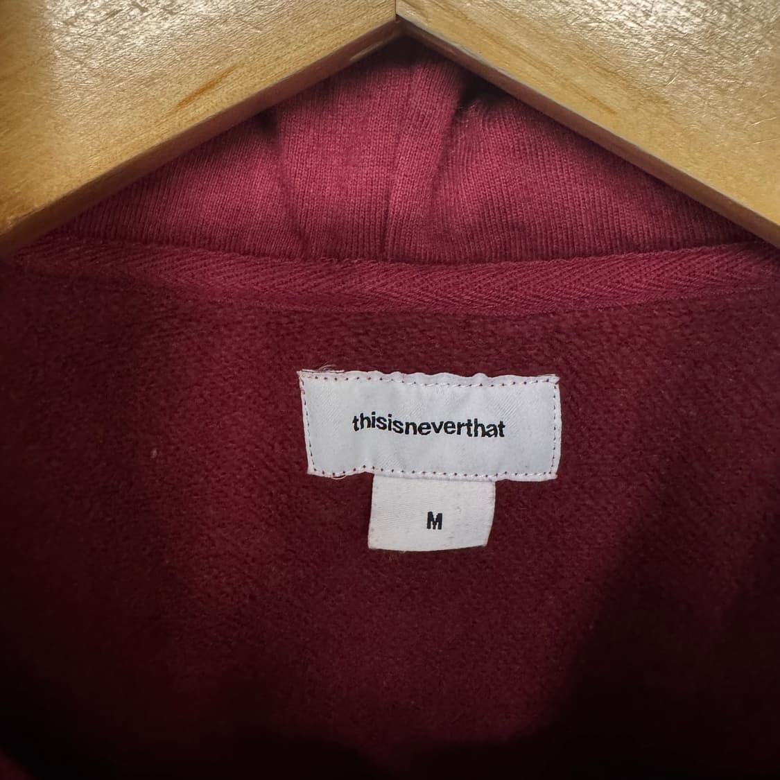 디스이즈네버댓 인터네셔널 자수로고 후드티 버건디 상품이미지3