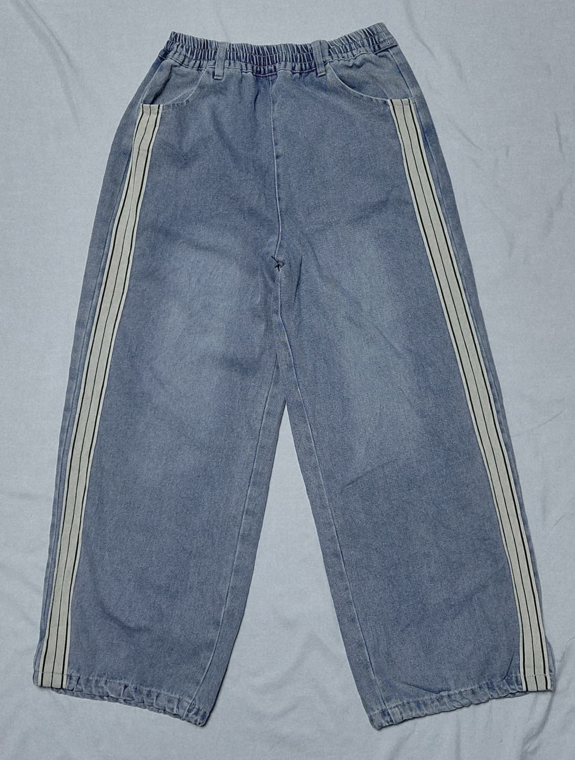 [M] Doublefocus 사이드 라인 와이드 데님 조거 팬츠 (연청) 상품이미지1