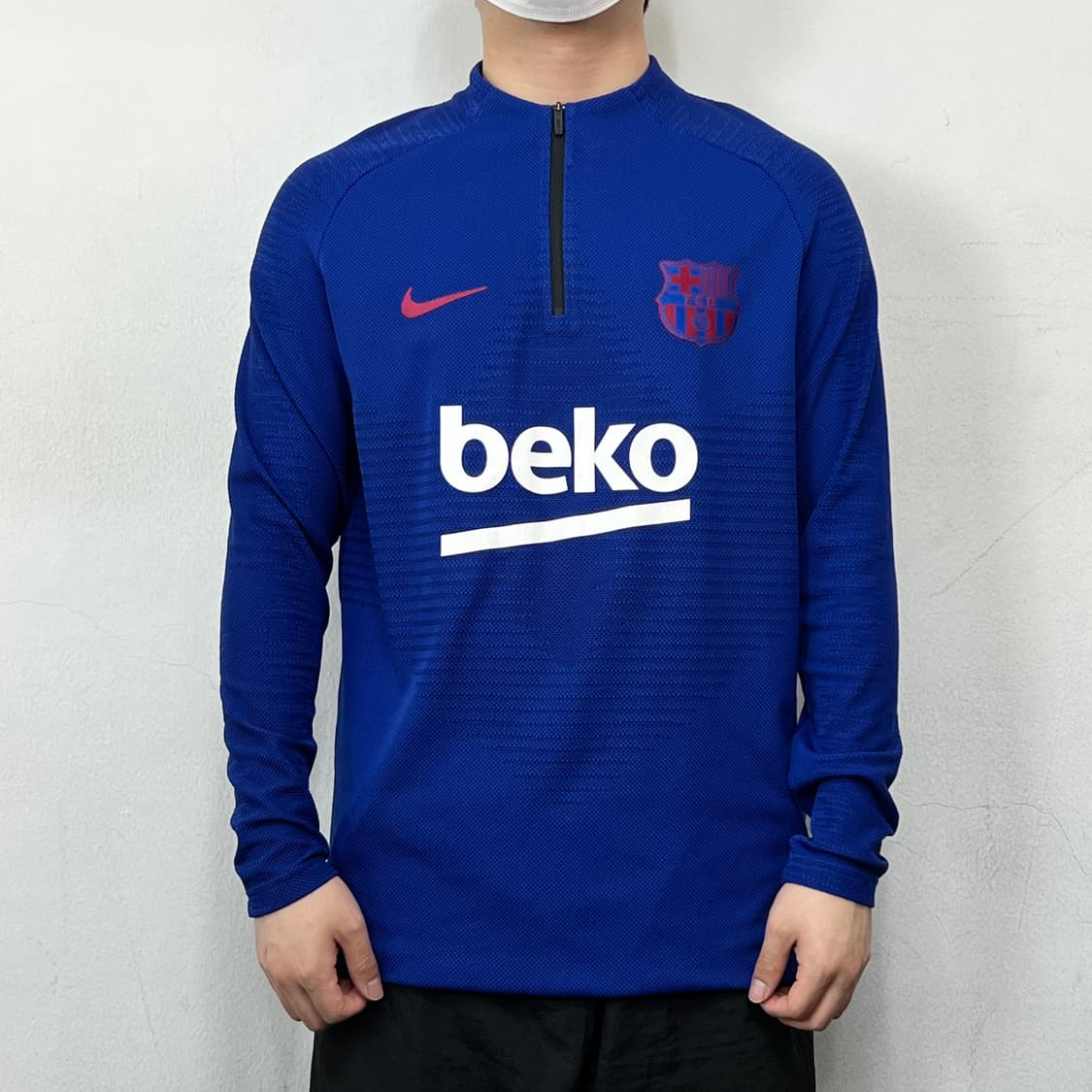 나이키 스우시 바르셀로나 베이퍼니트 트랙탑 상품이미지2