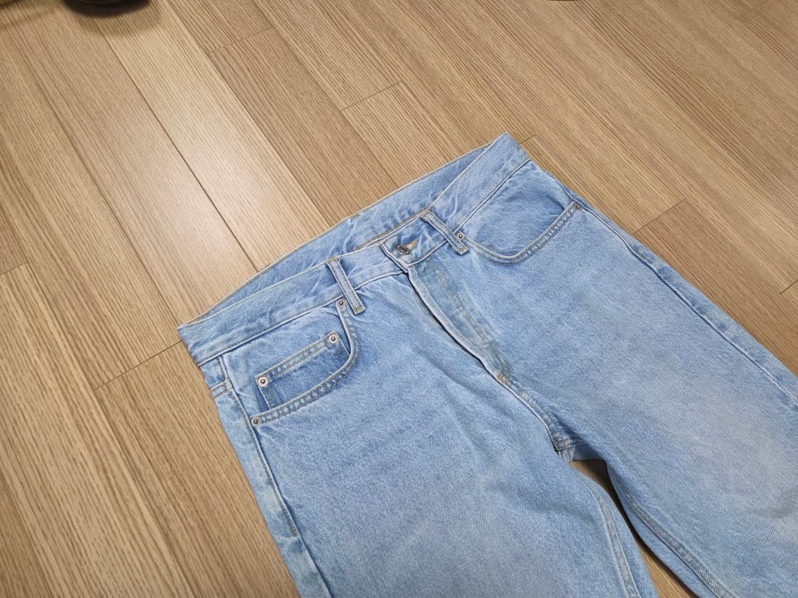 산드로 옴므 내추럴 워싱 데님 팬츠 상품이미지4