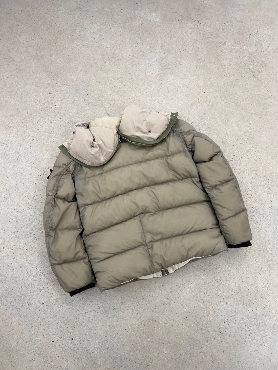 스톤아일랜드 와펜 오파크 나일론 텔라 패딩 상품이미지4