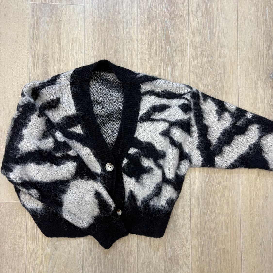 래퍼여친룩 지브라 앙고라 모헤어 니트 가디건 상품이미지1