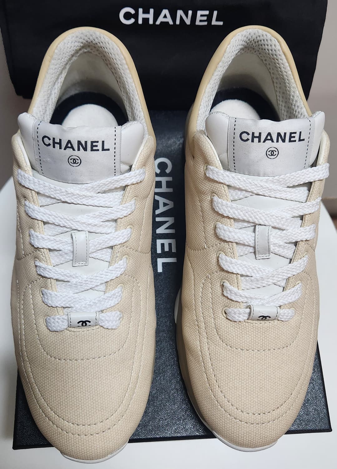 [정품 ] 샤넬 CC로고 스니커즈 운동화 클로스 베이지 가죽 39 한정판 상품이미지1