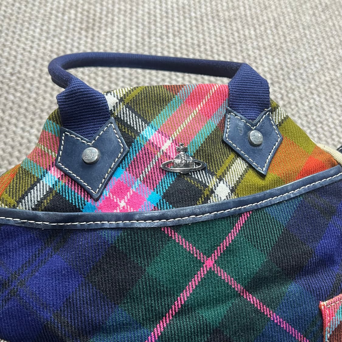 비비안웨스트우드 체크 미니 토트백 상품이미지4