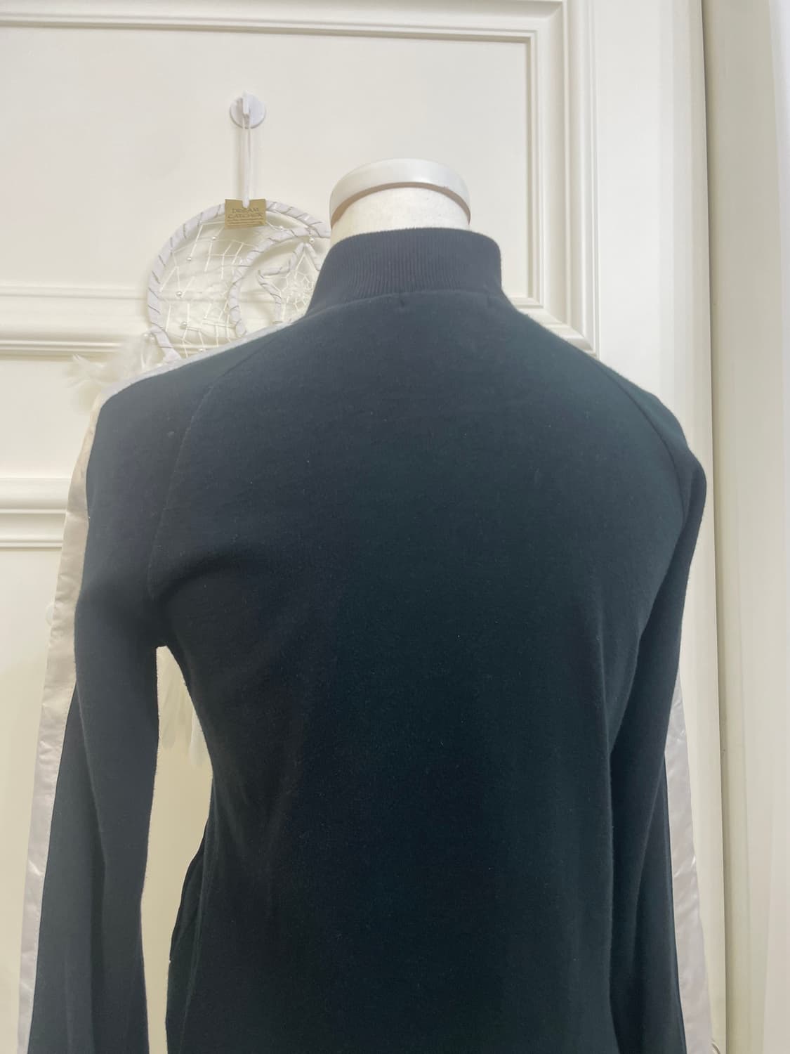 black cubic point sleeve line zip-up 상품이미지4
