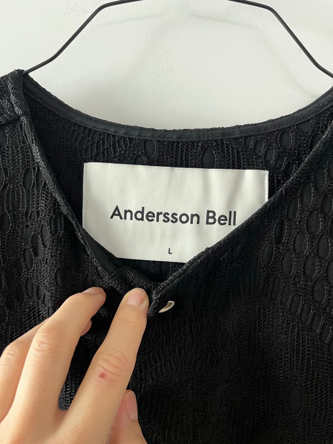 앤더슨벨 리프 자수 카라리스 셔츠 블랙 상품이미지3