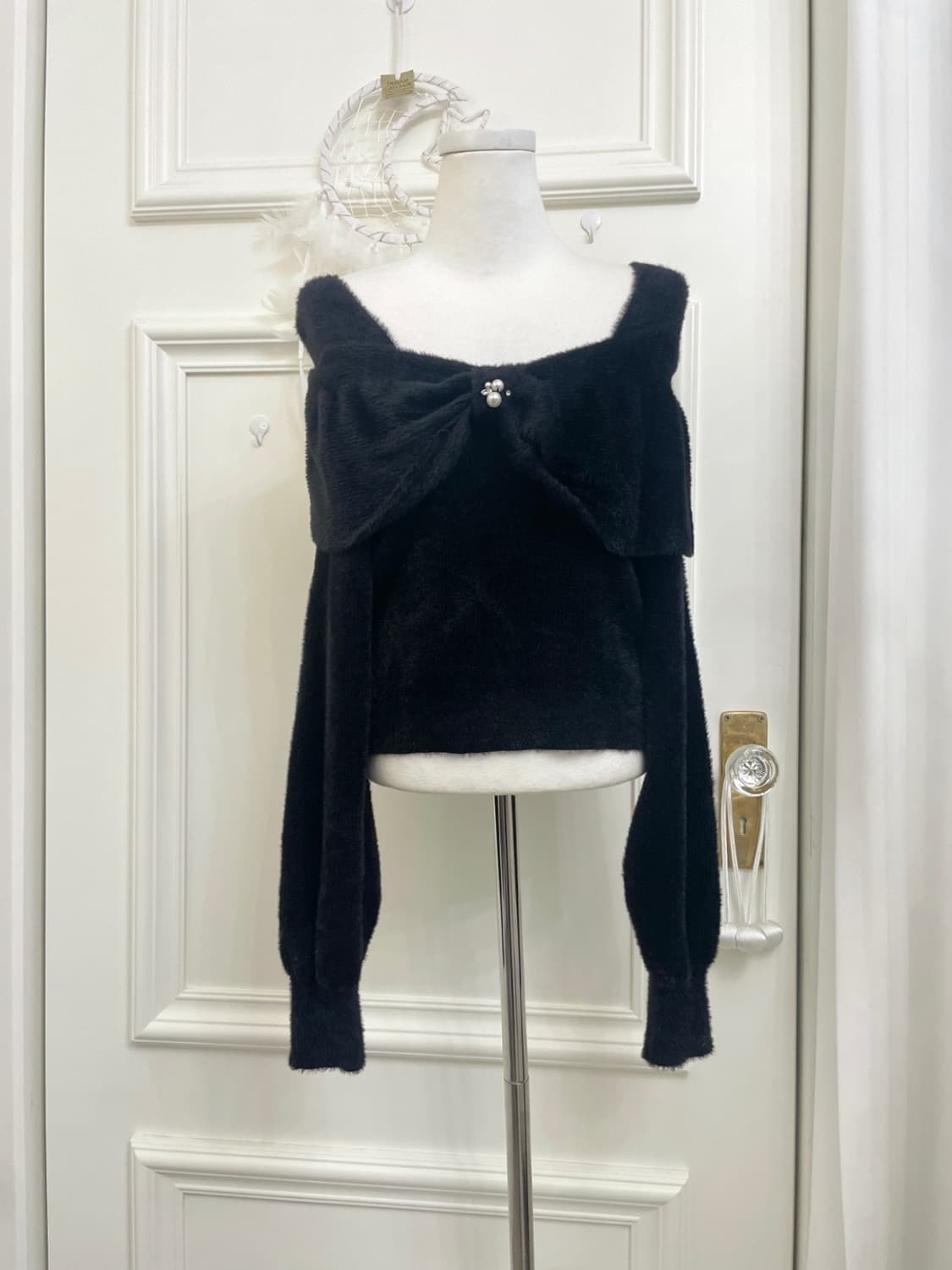 black bow off-shoulder warm fur sweater 상품이미지1
