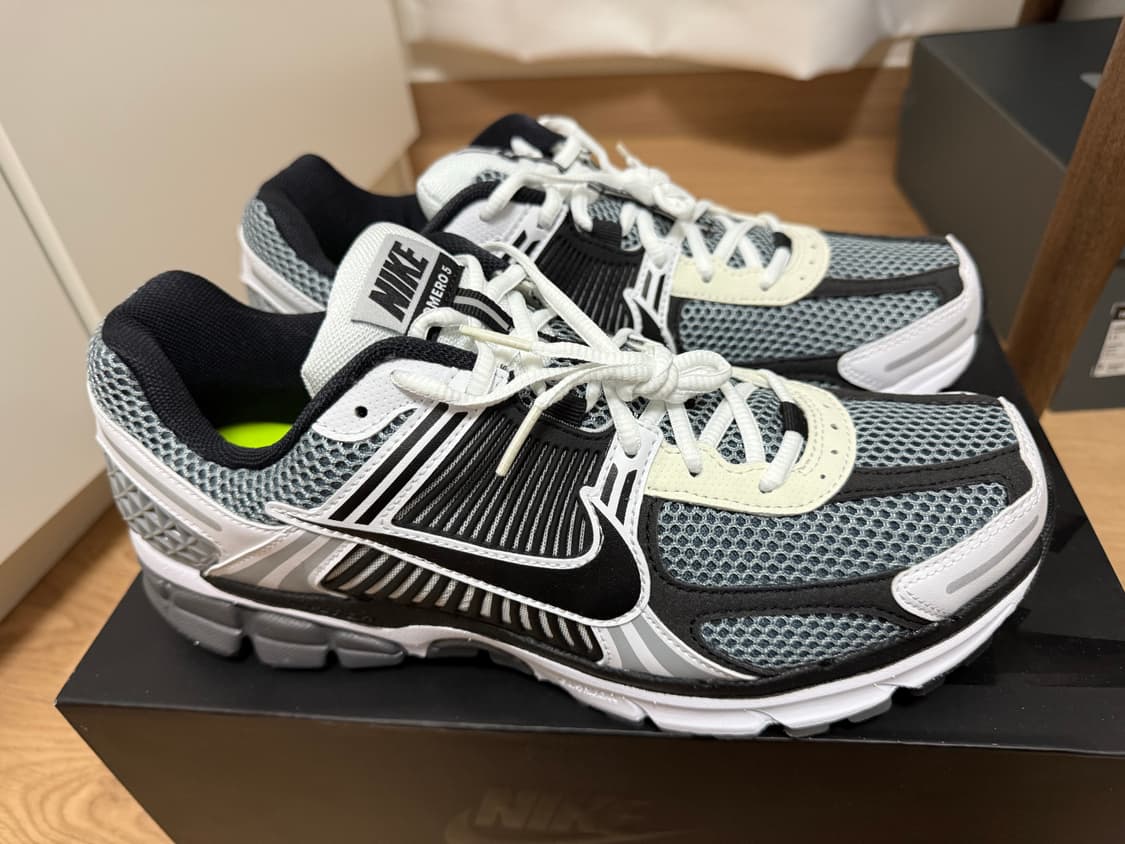 줌 보메로 5 다크그레이 블랙화이트 상품이미지3