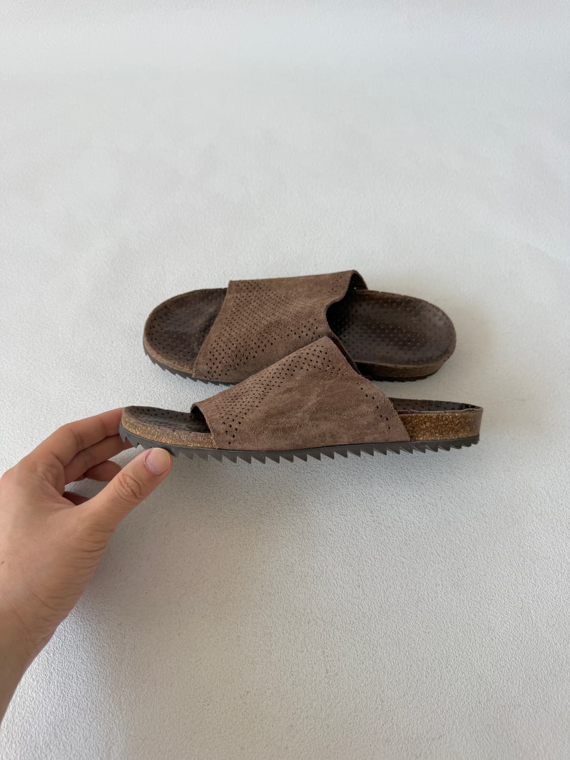 Pre owned 스웨이드&레더 샤크솔 슬리퍼 상품이미지1