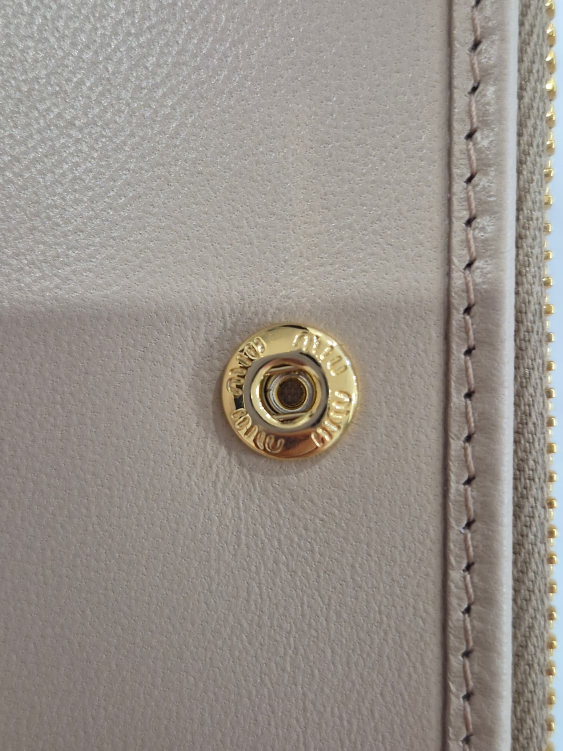 새상품))미우 미우 스몰 마테라쎄 나파 레더 월렛 상품이미지8