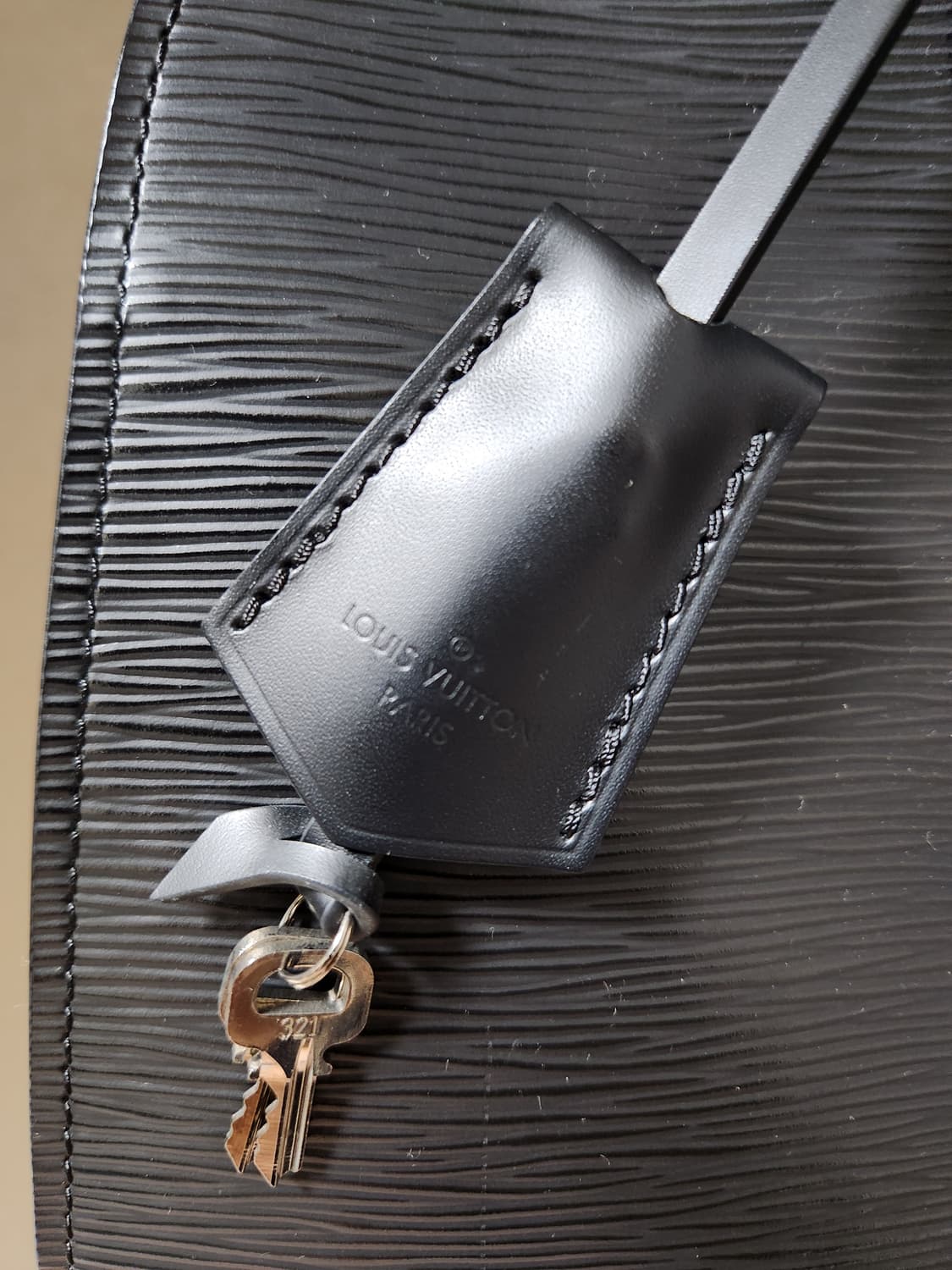 루이비통 M59042 에삐 레더 퐁네프 GM 블랙 토드백 상품이미지3