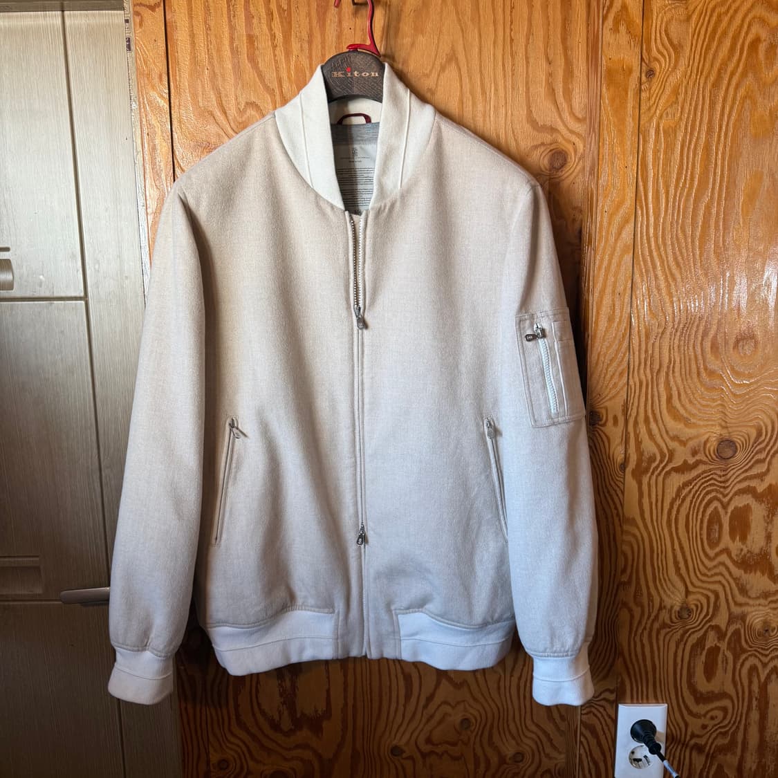 브루넬로 쿠치넬리 23 F/w 캐시미어 봄버 자켓 판매 합니다. 상품이미지4