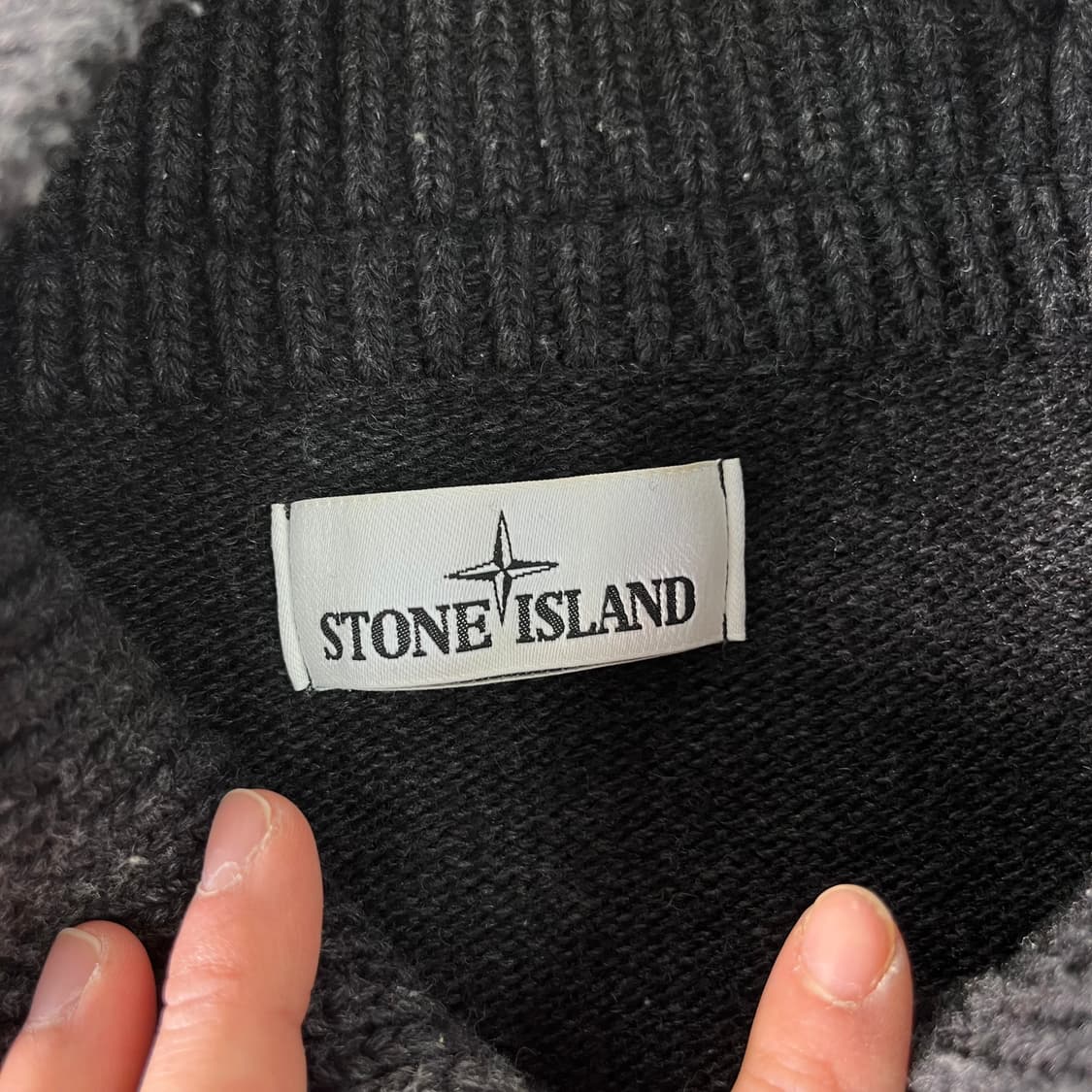 95 스톤아일랜드 16FW 챠콜 니트 집업 상품이미지2