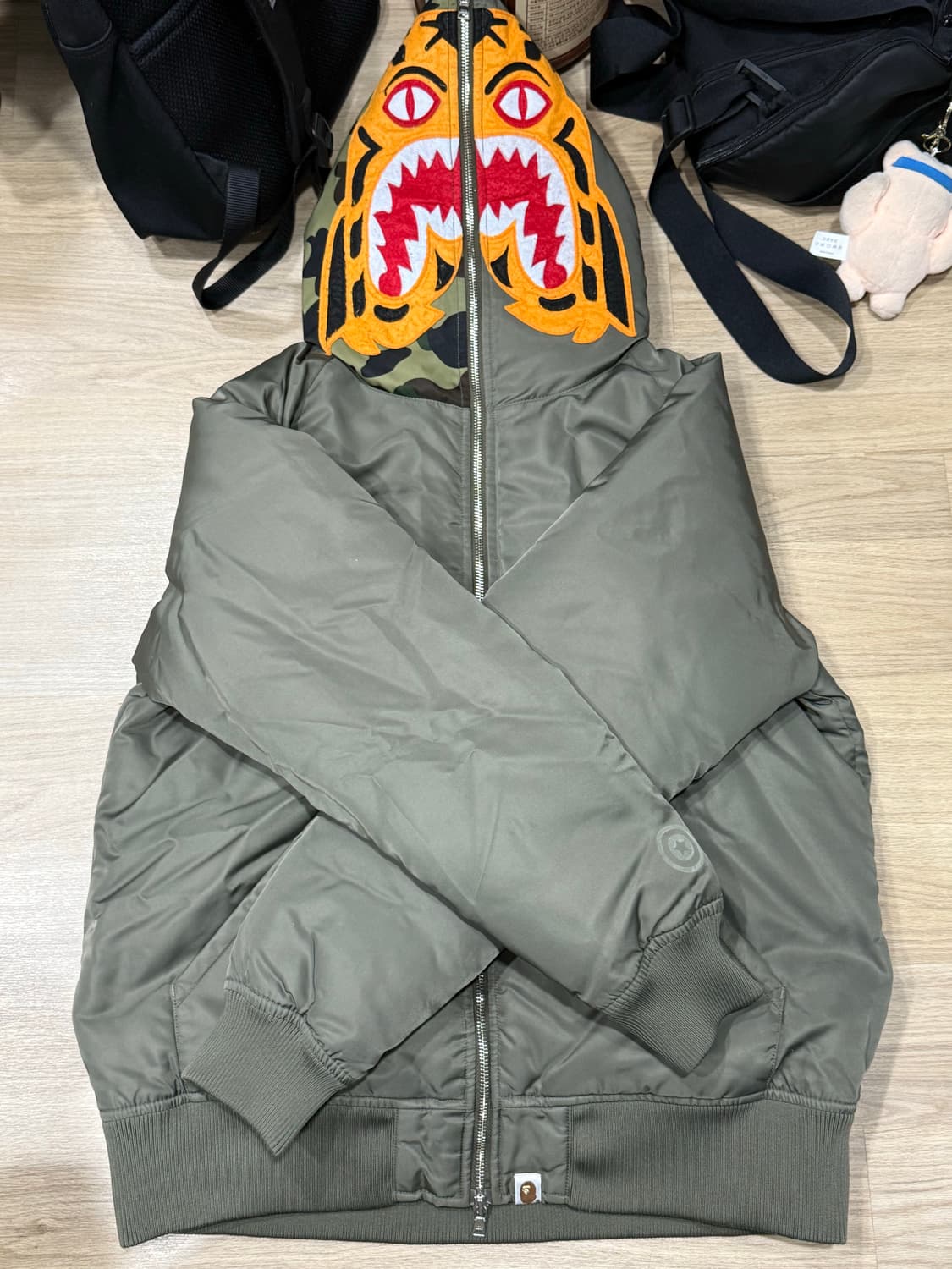 베이프 타이거 패딩 올리브 상품이미지1