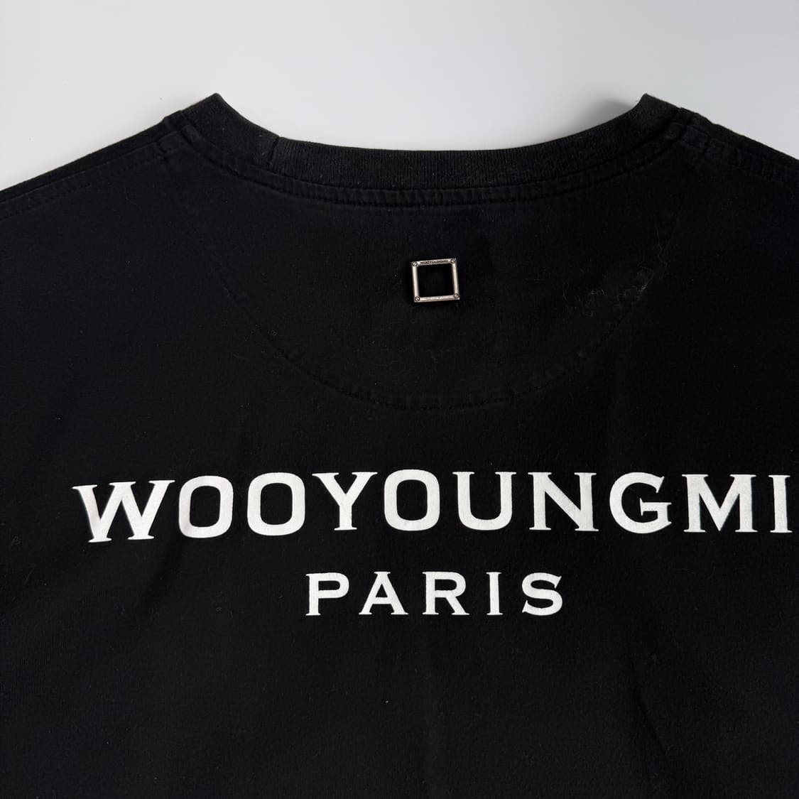 Wooyoungmi  우영미 코튼 백로고 블랙 반팔티셔츠  상품이미지2