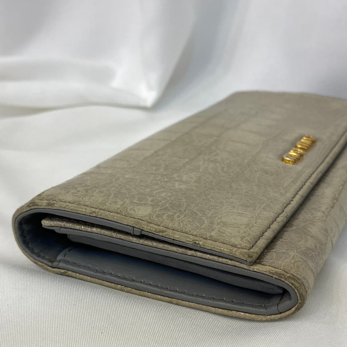 미우미우 엘리게이터 패턴 코팅 레더 장지갑 상품이미지5