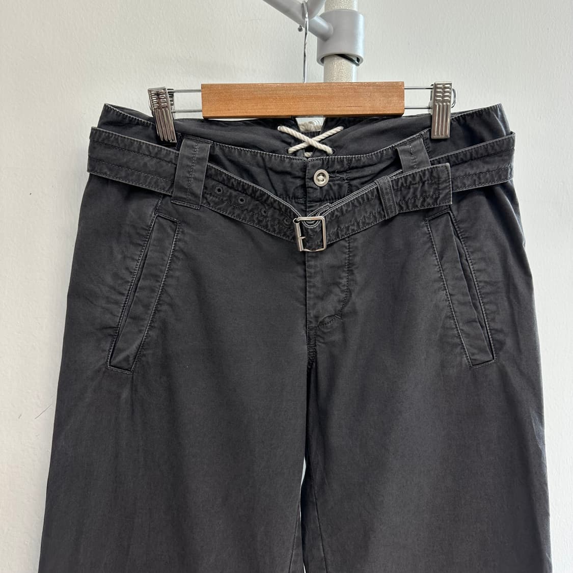 마가렛호웰 워싱가공 벨티드 팬츠 7부 상품이미지2