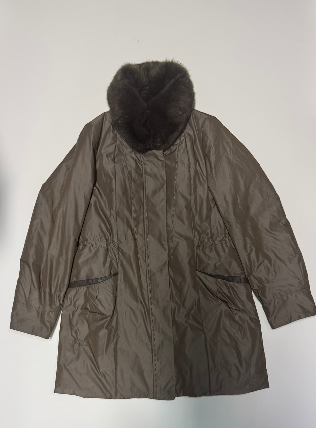 여성 PAT 머스크랫 양가죽배색 토끼털 내피 롱 코트 상품이미지1