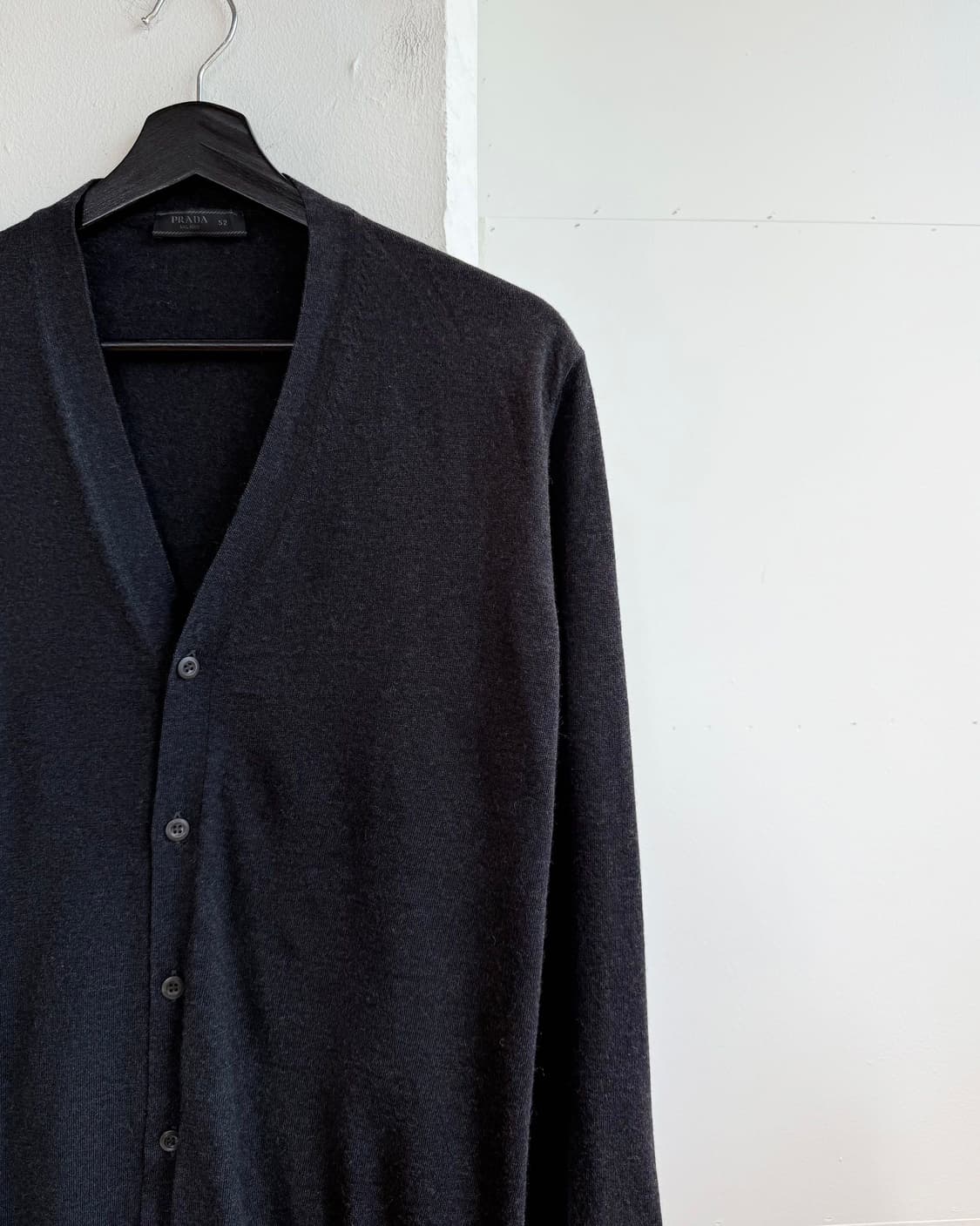 프라다 차콜 울 브이넥 가디건  상품이미지5