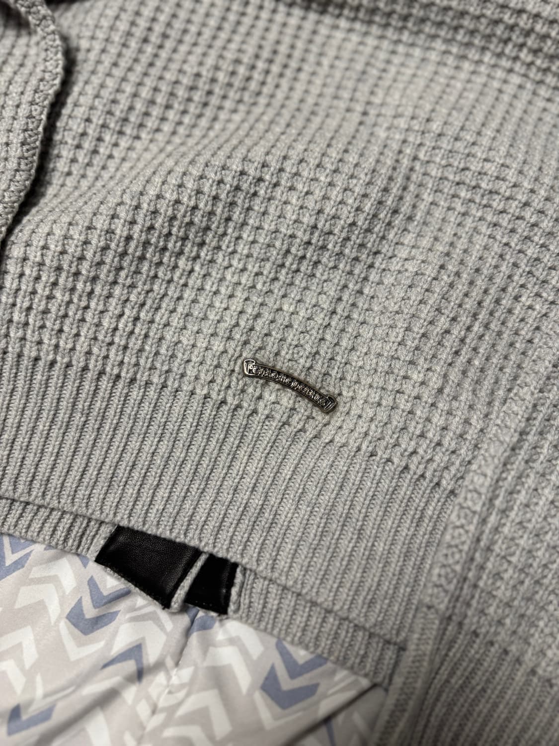 [새상품] 크롬하츠 블랙 패치 니트 가디건 그레이 M 상품이미지4